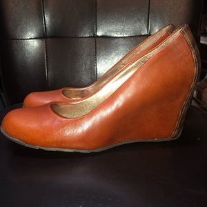 ☄️Kenneth Cole Reaction Leather Wedges☄️